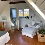 度假居 Hyggeligt Sommerhus I Det Fynske Ohav 100 M Til Vandet Med Badebro