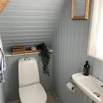 Hyggeligt Sommerhus I Det Fynske Ohav 100 M Til Vandet Med Badebro