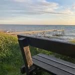 度假居 Hyggeligt Sommerhus I Det Fynske Ohav 100 M Til Vandet Med Badebro Nordenbro Vesteregn