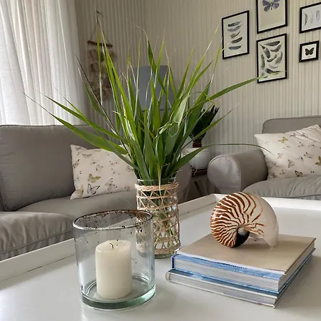 Hyggeligt Pa Langeland 100 M Til Vandet, Naer Dovns Klint