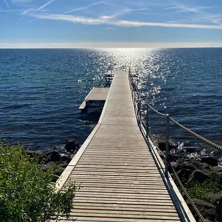 Holiday home Hyggeligt I Det Fynske Ohav 100 M Til Vandet Med Badebro *