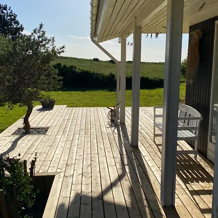 Hyggeligt I Det Fynske Ohav 100 M Til Vandet Med Badebro Holiday home Humble