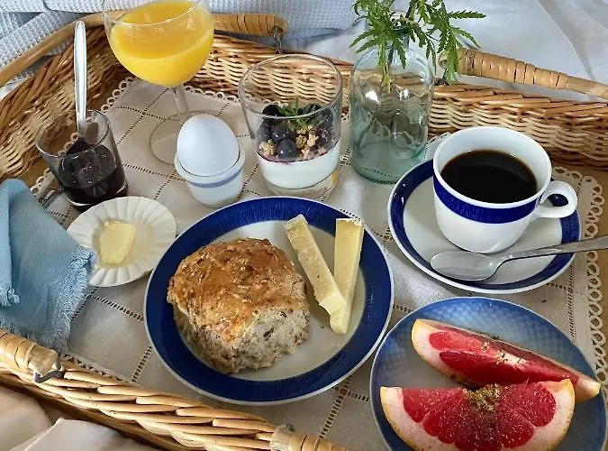 Nyaraló Hyggeligt Pa Langeland 100 M Til Vandet, Naer Dovns Klint *