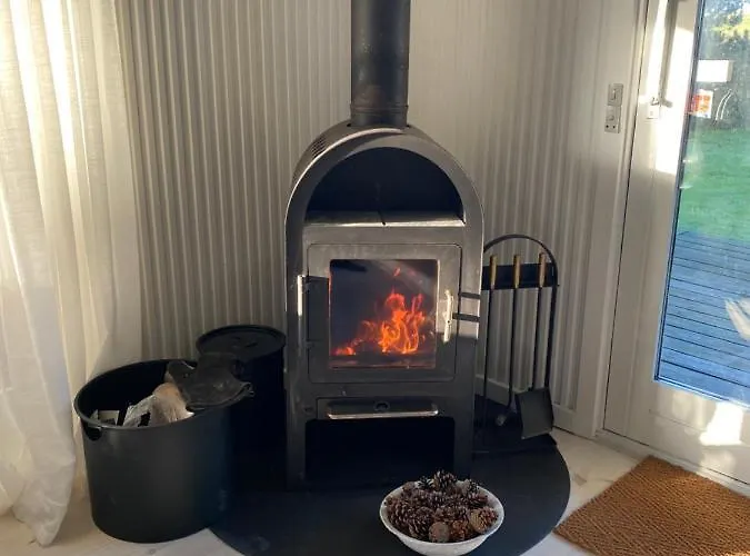 Hyggeligt Pa Langeland 100 M Til Vandet, Naer Dovns Klint