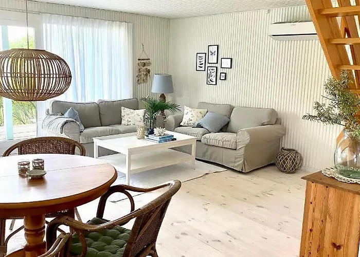 Nyaraló Hyggeligt Pa Langeland 100 M Til Vandet, Naer Dovns Klint *