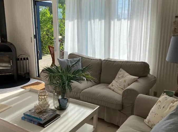 Nyaraló Hyggeligt Pa Langeland 100 M Til Vandet, Naer Dovns Klint *