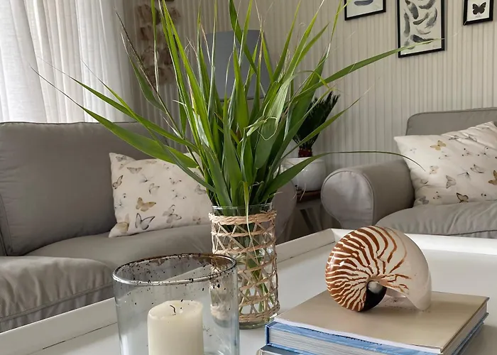 Hyggeligt Pa Langeland 100 M Til Vandet, Naer Dovns Klint