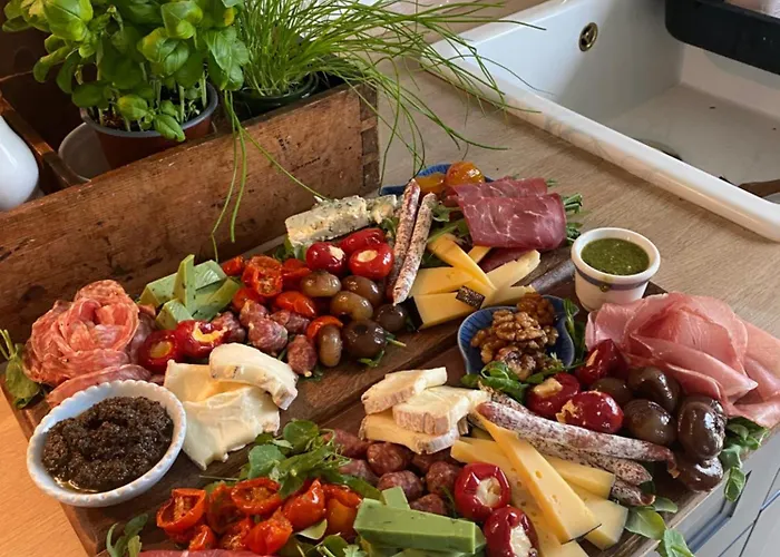 Hyggeligt Pa Langeland 100 M Til Vandet, Naer Dovns Klint