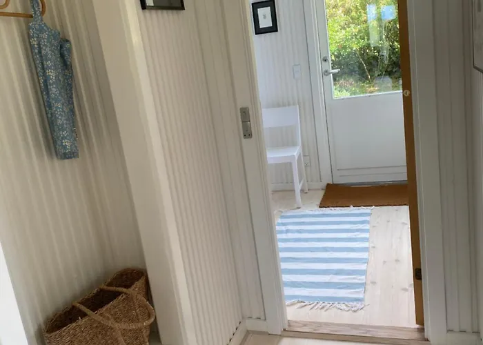 Hyggeligt Pa Langeland 100 M Til Vandet, Naer Dovns Klint