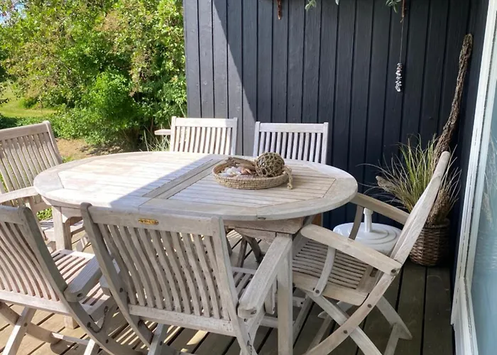 Nyaraló Hyggeligt Pa Langeland 100 M Til Vandet, Naer Dovns Klint *