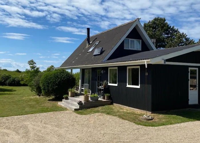 Nyaraló Hyggeligt Pa Langeland 100 M Til Vandet, Naer Dovns Klint *